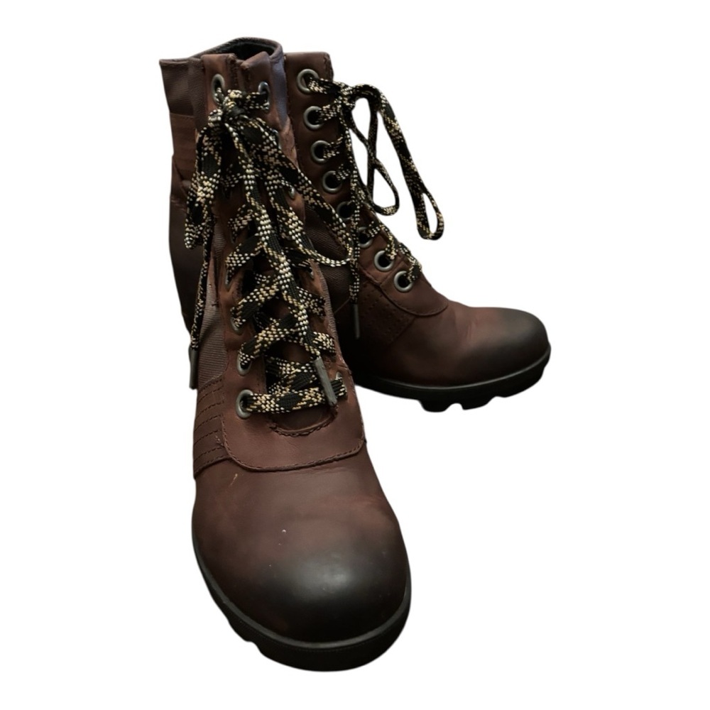 Sorel Lexi Classic Brown/Maroon Women’s Lace Up Boots.